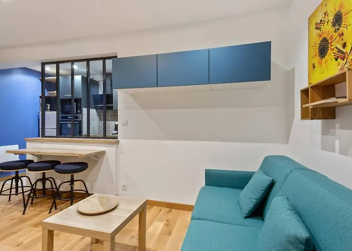 Апартаменты Guestready-charming 15 Mins To Grand Palais *